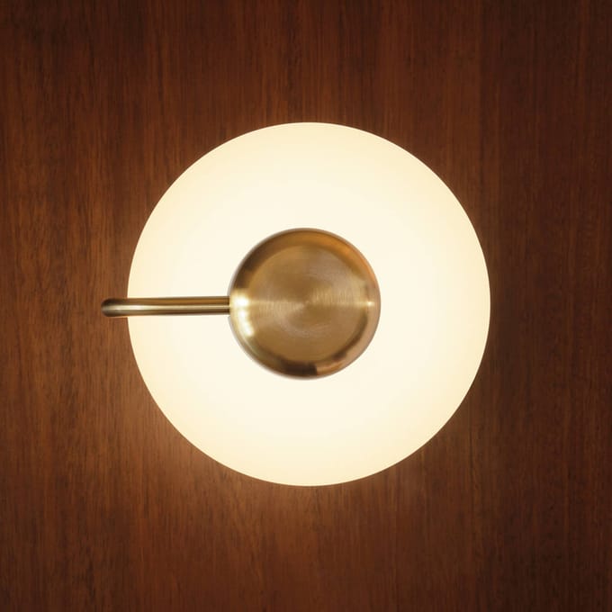 kdln LED wandlamp TRATTO, messing, Ø 27 cm, metaal/glas