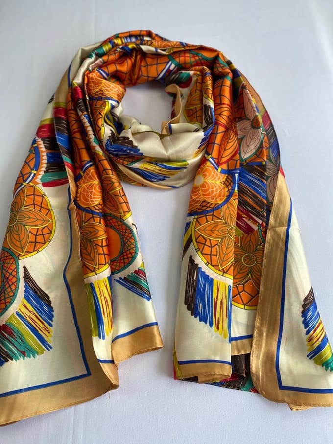 Sjaal print mix van glad materiaal 30% zijde met 70% viscose
