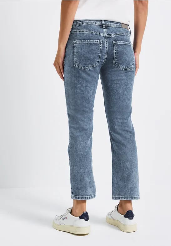 Jeans met destroyed details
