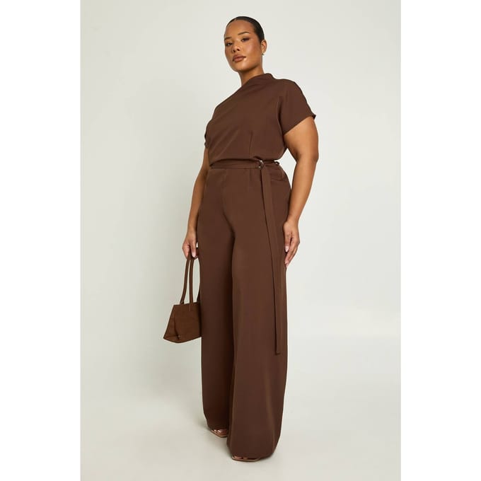 boohoo Dames Plus asymmetrische jumpsuit met riem | Brown | Maat: 28