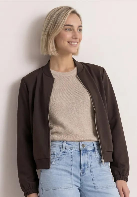 Jas met lange mouwen en een korter model