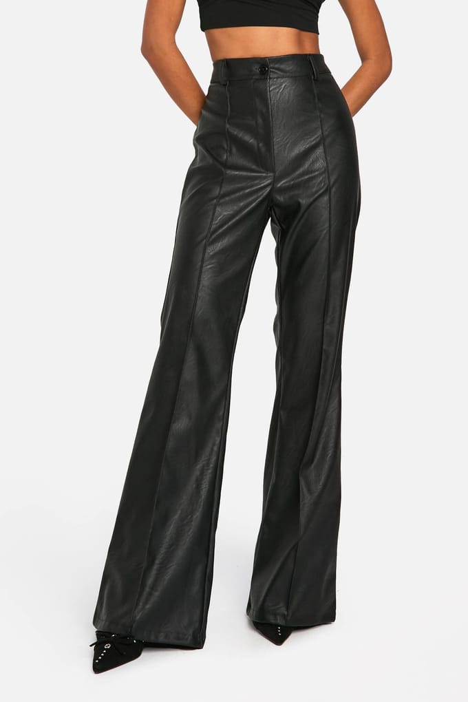 boohoo Dames Leather Look High Waisted Seam Front Flared Trousers | Zwart | Maat: 40
