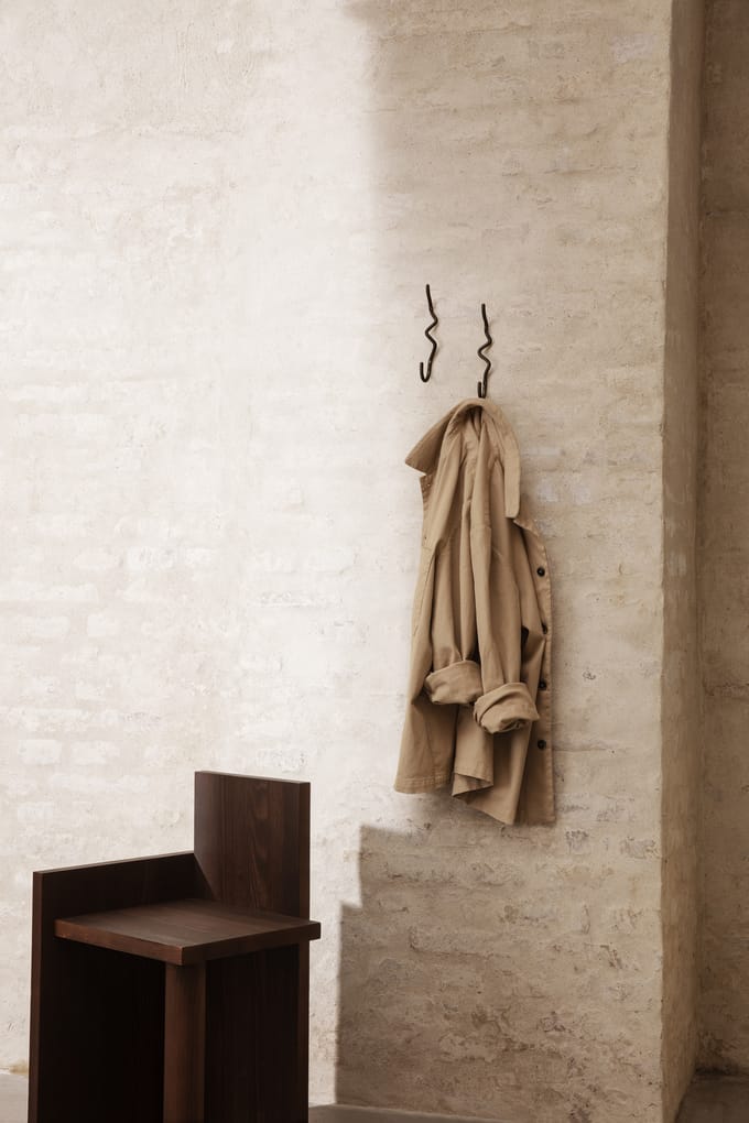 Ferm Living Curvature Haak - black brass