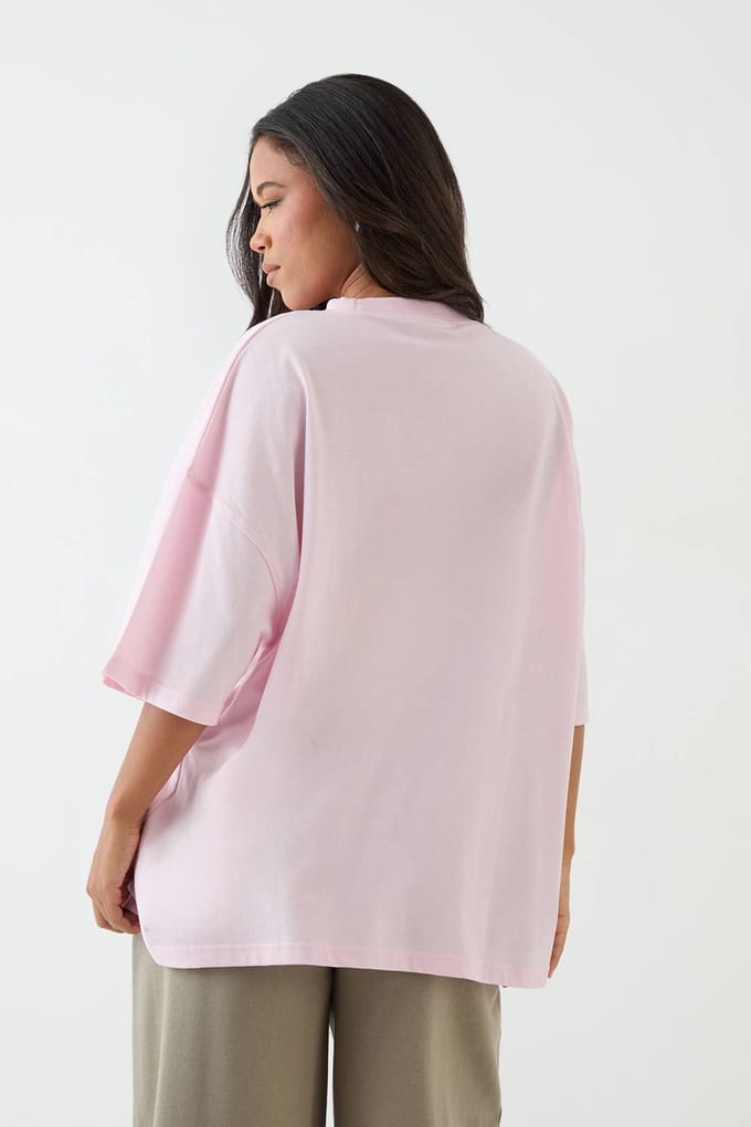 Dames Dsgn Studio Geborduurd Oversized T-shirt Met Script | Pink | Maat: Large