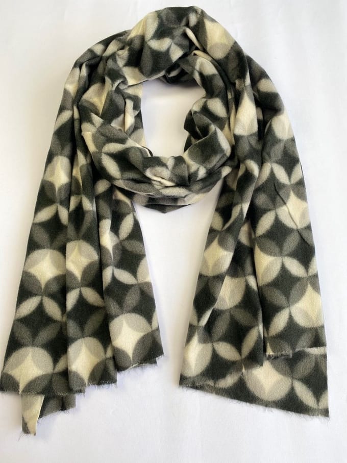 Wintersjaal zacht en vrolijk 80% viscose met 20% wol
