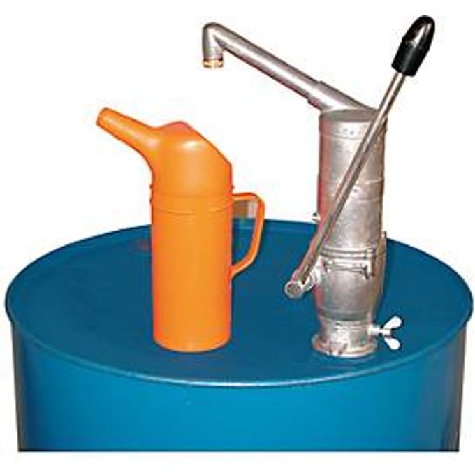 Handpomp CEMO, 0,25 l/slag, gebogen uitlaat, druppelstop, voor vaten van 60/200 l