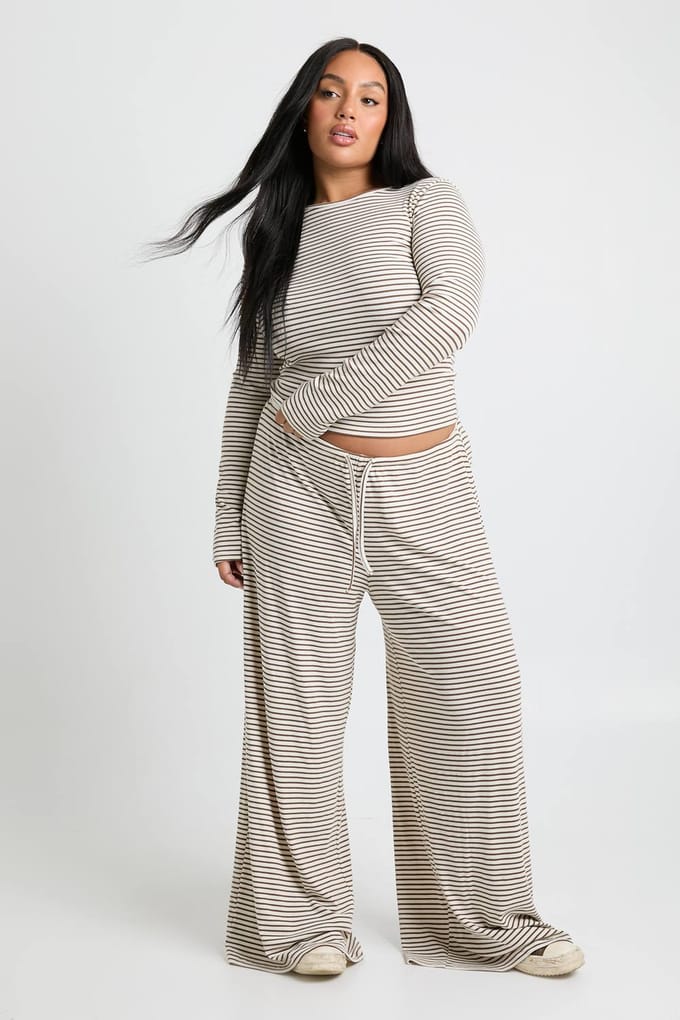 boohoo Dames Plus gestreepte mid-rise wijde pijpbroek | Steen | Maat: 50