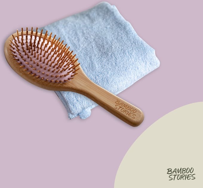 Bamboe haarborstel medium en bamboe haarhanddoek blauw