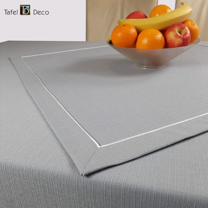 Dekservet model Maria , 70×70 cm , vuilafstotend, grijs met witte streep.