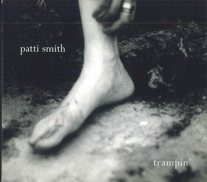 CD PATTI SMITH - Trampin (Graven) CK90330 Columbia 2004 VS Rock Gebruikt gray