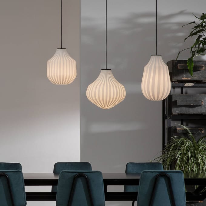 Karman Circus hanglamp 32 cm, van witte glas