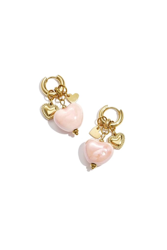 Oorringen met roze hart en gouden hart bedels