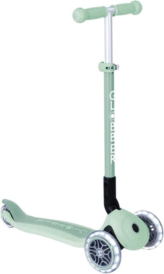 Globber Primo ECO foldable lights step in Pistachio