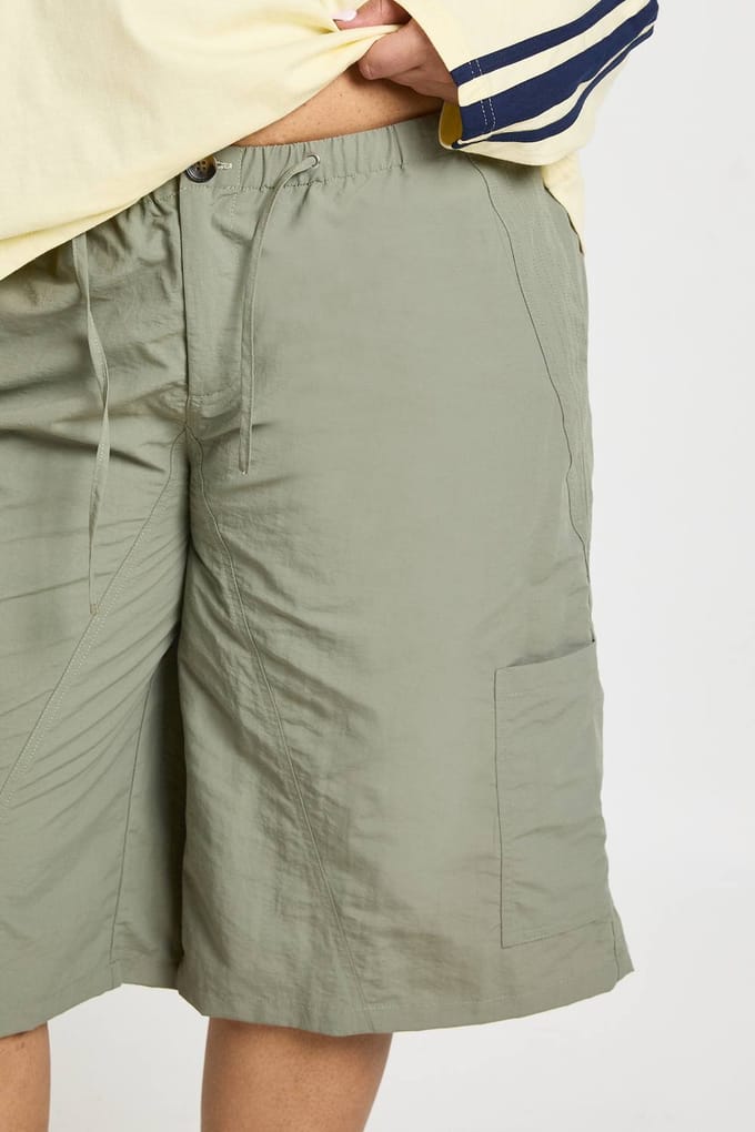 boohoo Dames Plus Nylon Cargo Short | Verstandig | Maat: 44