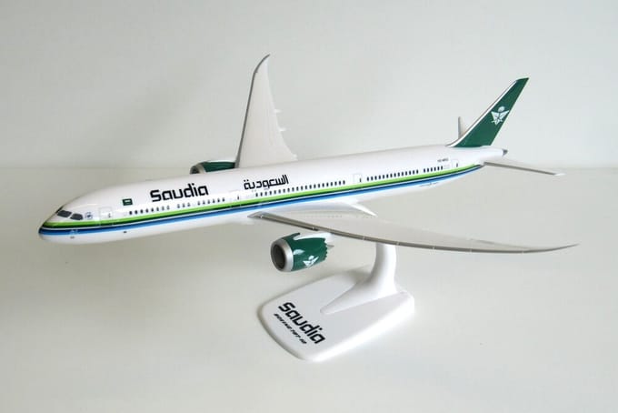 schaalmodel vliegtuig Saudia Boeing 787-10 schaal 1:200 lengte 34,15cm