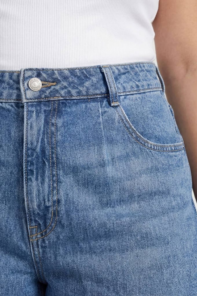 boohoo Dames Plus Flippy Denimshorts met wijde pijpen | Medium Gebleekt | Maat: 44