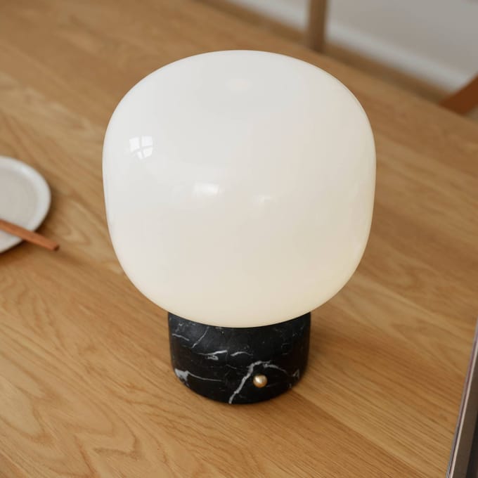 GEJST LED tafellamp Meemo, zwart marmer, glas, USB