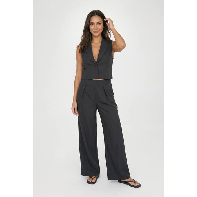 boohoo Dames Petite Linnen-look Getailleerd Cropped Gilet | Black | Maat: 18
