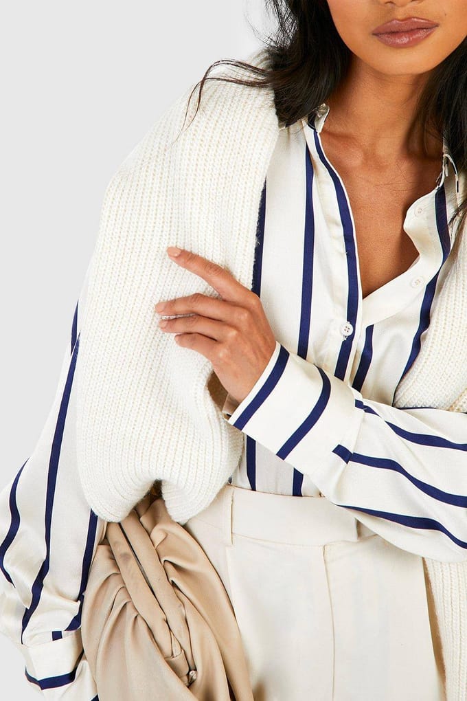 boohoo Dames Fijn gestreept satijnen overhemd | Creme | Maat: 44