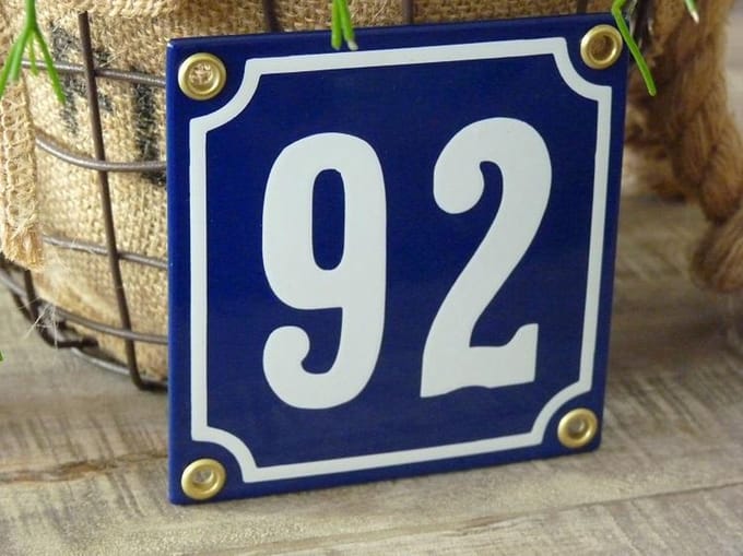Emaille huisnummer 10x10 blauw/wit nr. 92