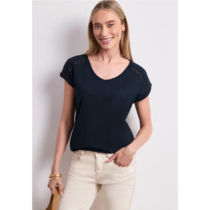 Shirt met V-hals en gehaakte details