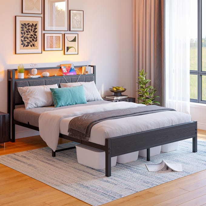 REDOM Bedframe 140x200 cm – MDF & metaal – Opberghoofdbord – LED (app) – USB & stopcontact – Zwart