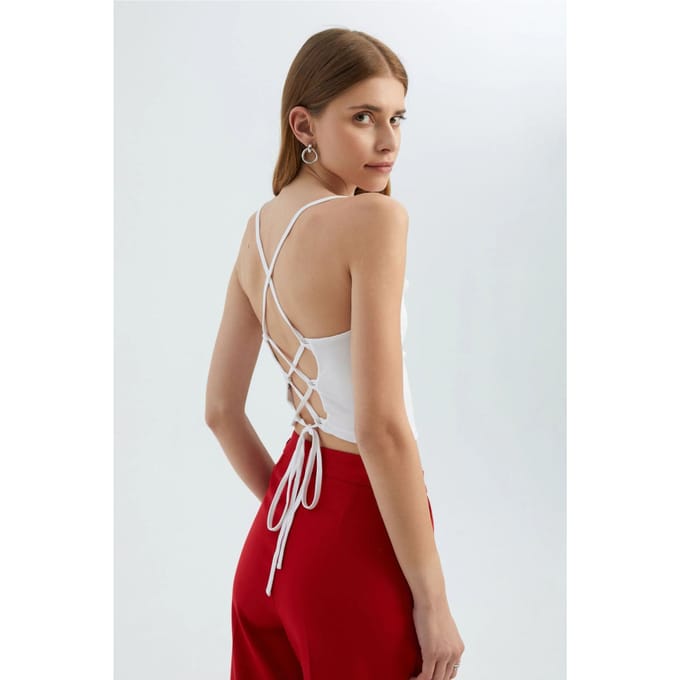 Spaghettiband Cami Top met een Rugdetail