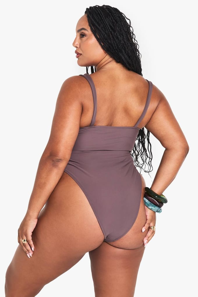boohoo Dames PLUS RESIN TRIM ZWEMKOSTUUM | Chocoladebruin | Maat: 56