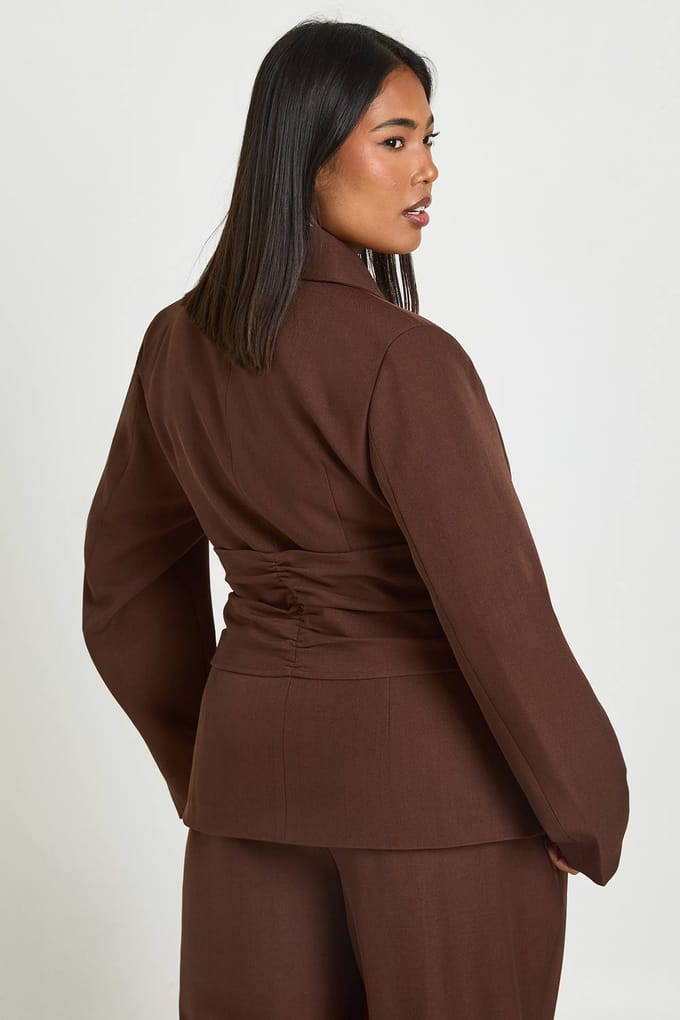 boohoo Dames Plus Obi Blazer met Strikceintuur | Chocoladebruin | Maat: 48