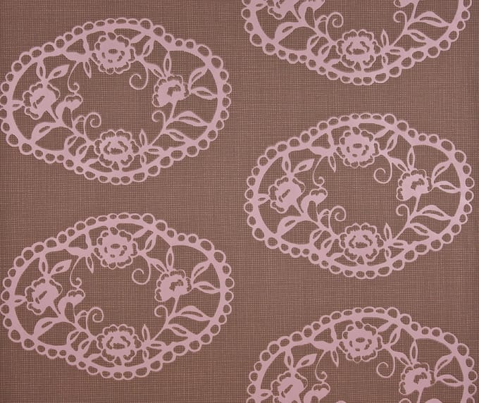 Dutch Wallcoverings Vliesbehang ornament ovaal - bruin/roze