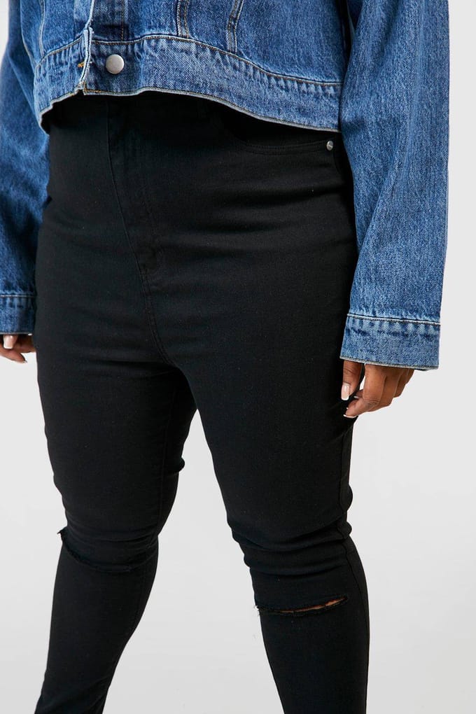 boohoo Dames Plus Rip Knie Skinny Jegging | Black | Maat: 28