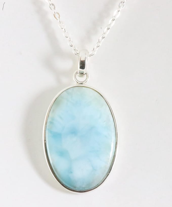 Grote ovale zilveren hanger met larimar aan ketting