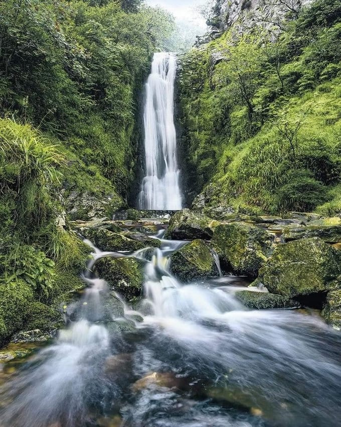 Fotobehang - Glenevin Falls 200x250cm - Vliesbehang