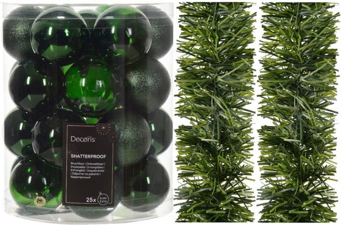 Kerstversiering set - donkergroen - kerstballen 6 cm en kerstslingers - kunststof