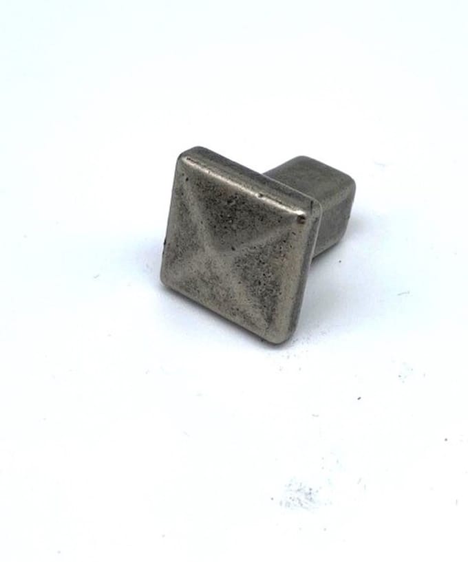 Knop Nikkel vierkant 18mm