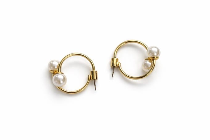 Ovale oorringen met look a like pareltjes | goud gekleurd