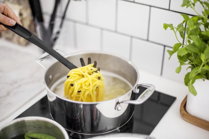 Pastaspaan zwart