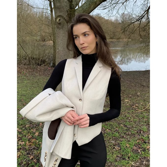 Crèmekleurig getailleerde damesvest van wolmix tweed