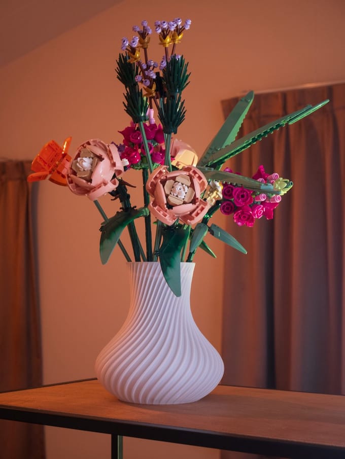 Botanical Bloemen Vaas - Met geïntegreerde houder voor 17 stelen - Wit - Maerc Design