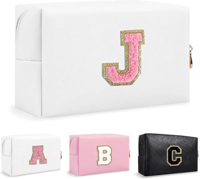 Solvix Gepersonaliseerde Make-up Tas - Roze PU Leer - Waterdicht - Gouden Chenille Patch - Voor Dames