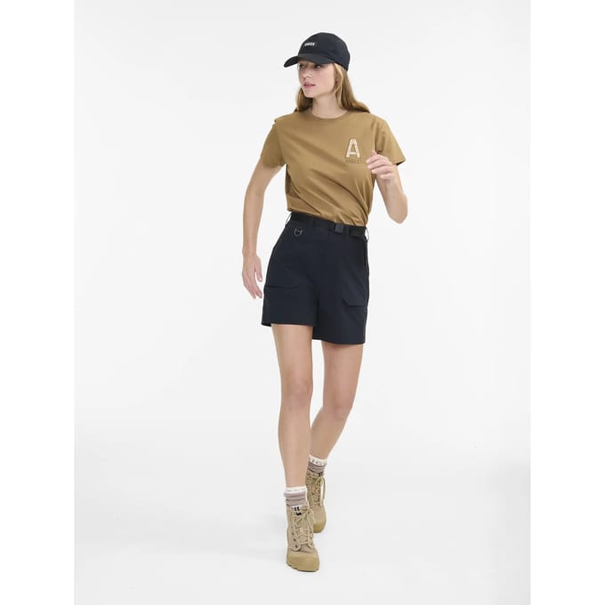 Korte techniek vrouw Aigle DFT UV-C