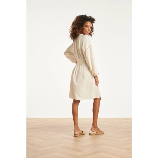 Smashed Lemon Off white jurk met gouden borduursels en taille elastiek |
