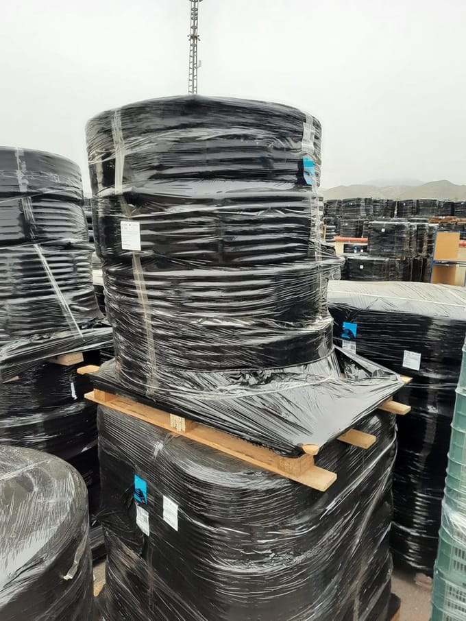 Polyethyleen buis - Bewateringsslang - Efficiënte irrigatie - Bestand tegen 4 bar - 100 meter - Zwart