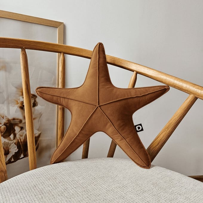Decordruk Velvet - Stervormig Kussen - Karmel - Decoratief - 43cm