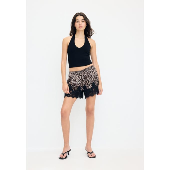 Stradivarius Short met lingeriedetail en zijdeachtige finish  Beige S