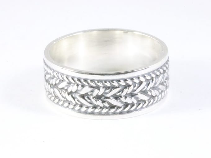 Zware zilveren ring met kabelpatroon - maat 21
