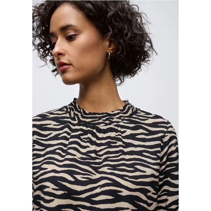 Bedrukte blouse met smokdetails