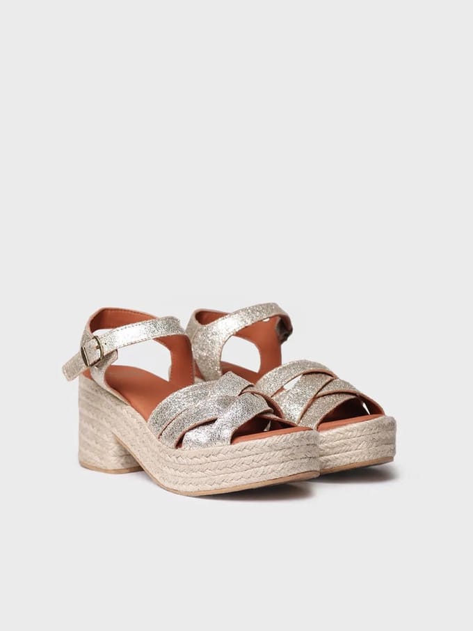 Dames espadrilles van leer met een glanzende afwerking | AINOA