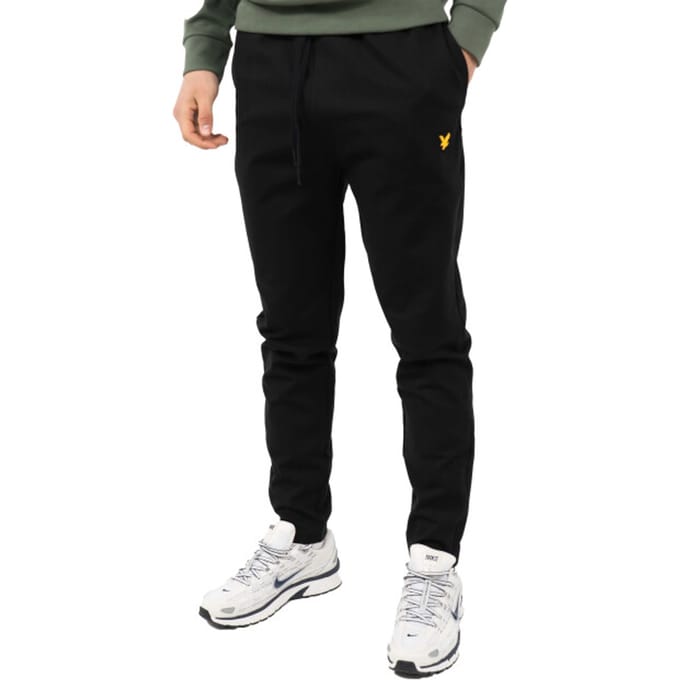 Lyle & scott fly fleece trainingsbroek in de kleur zwart.