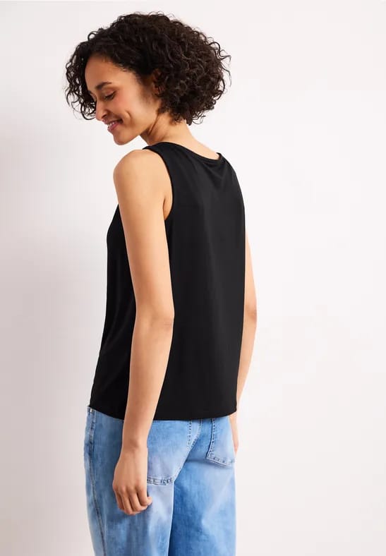 Top met ronde hals en schouderdetails